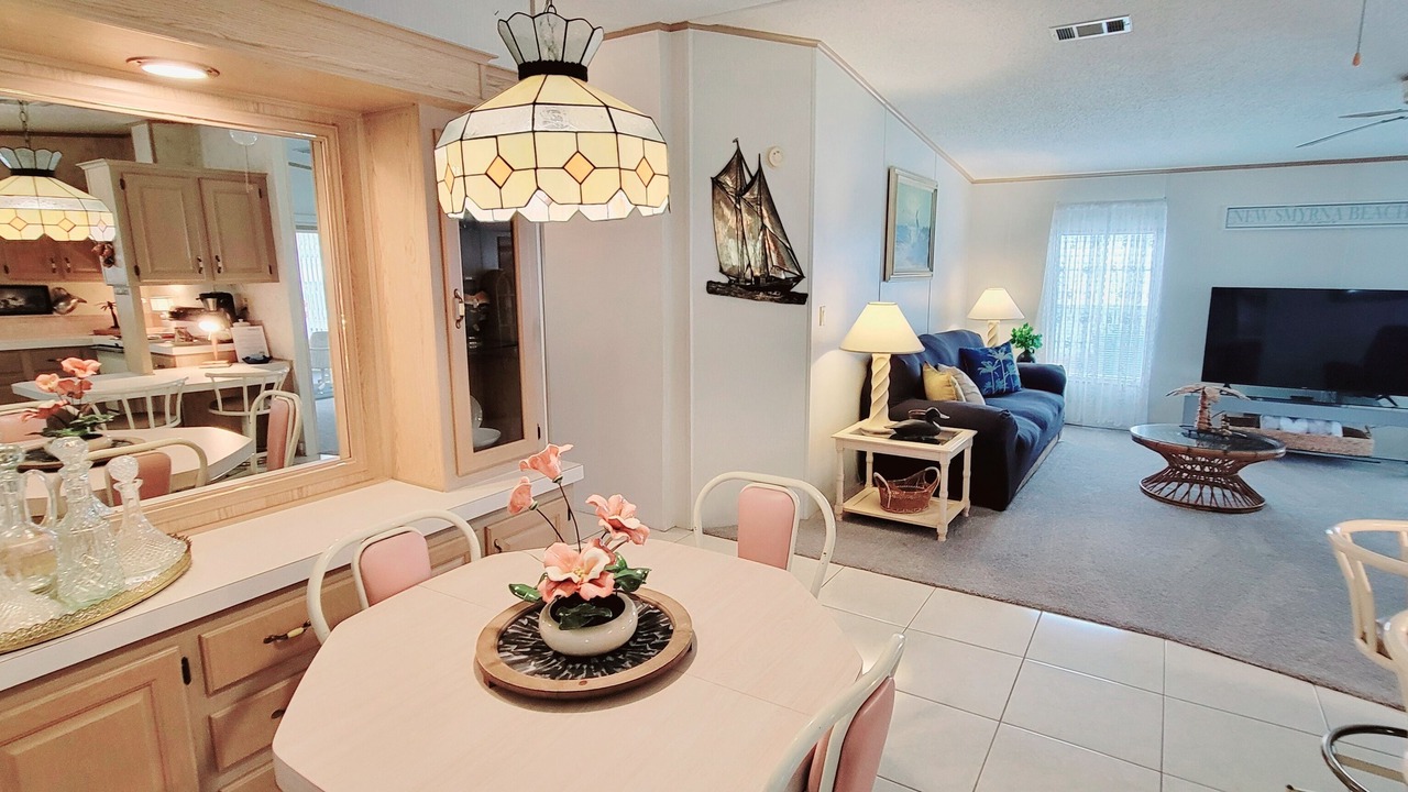 Photo of Livingroom in Edgewater