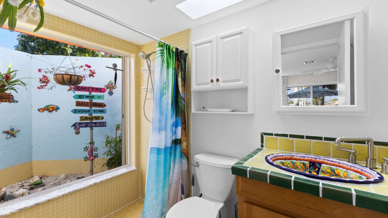 Photo of Bathroom in Caloosahatchee