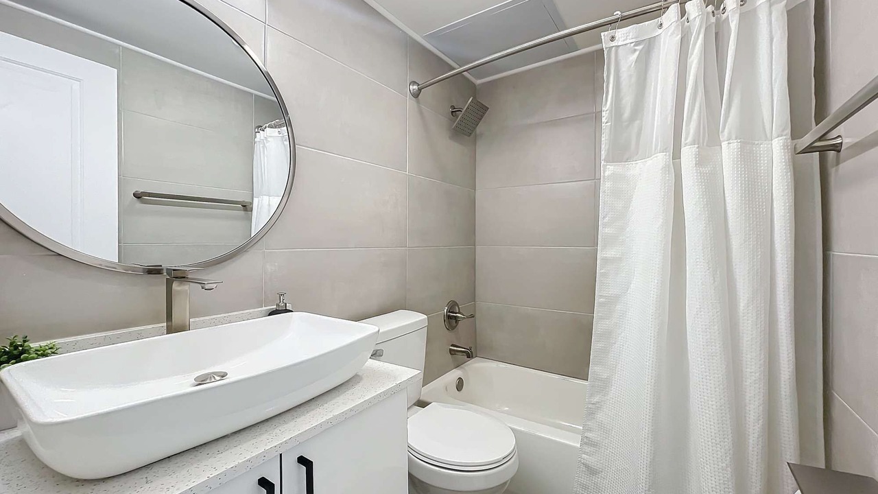 Photo of Bathroom in Lauderdale Harbours