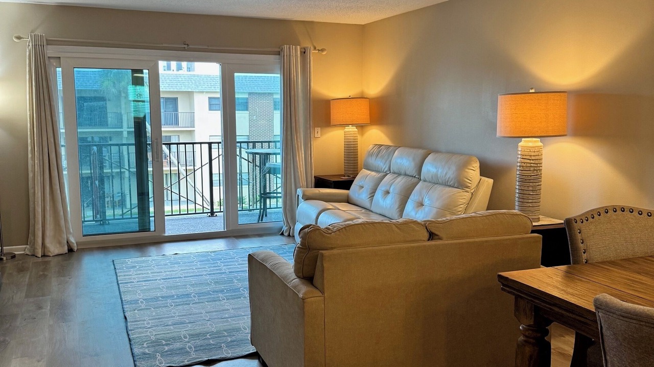 Photo of Livingroom in Breakers