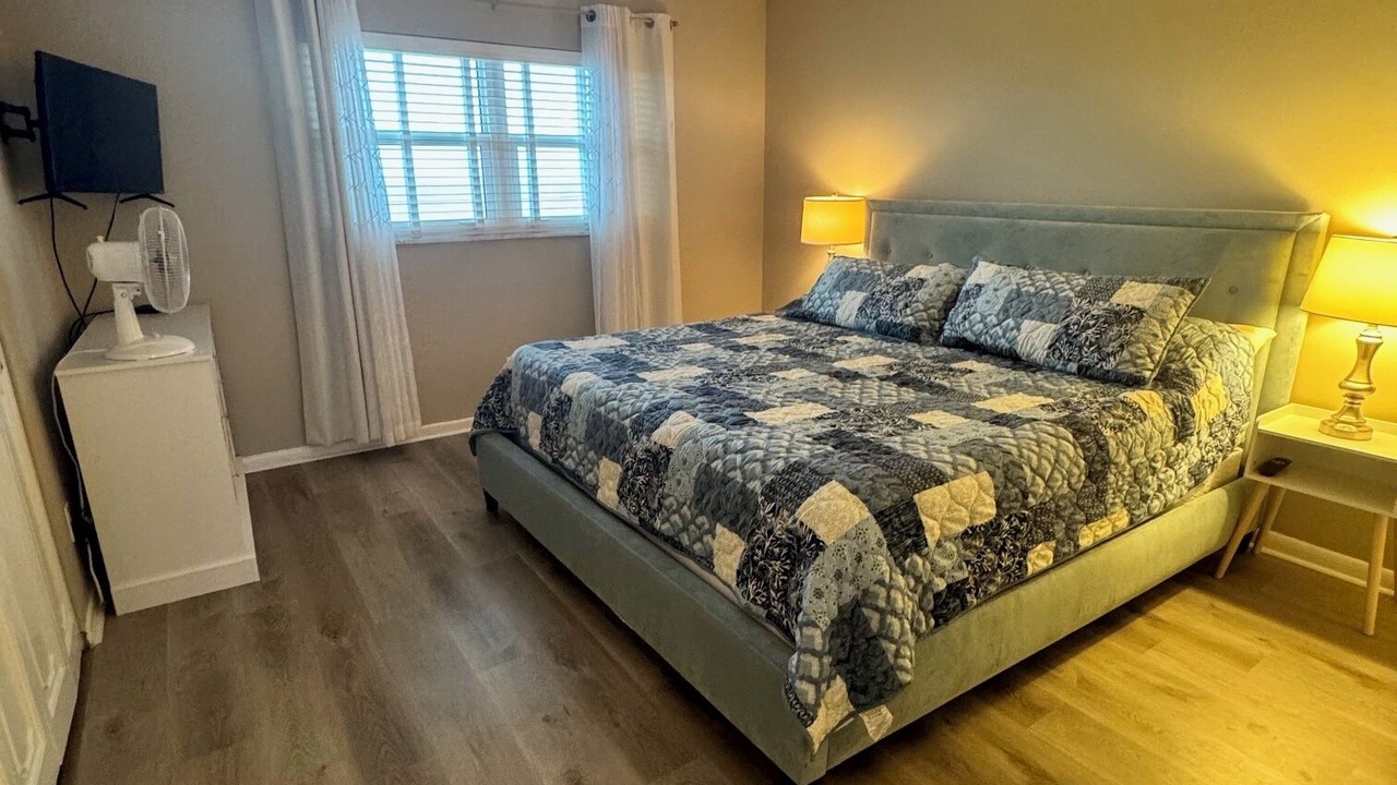 Photo of Bedroom in Breakers