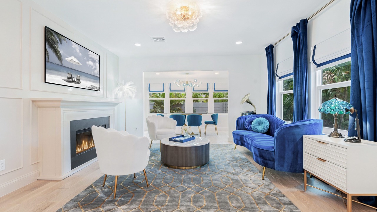 Photo of Livingroom in Downtown