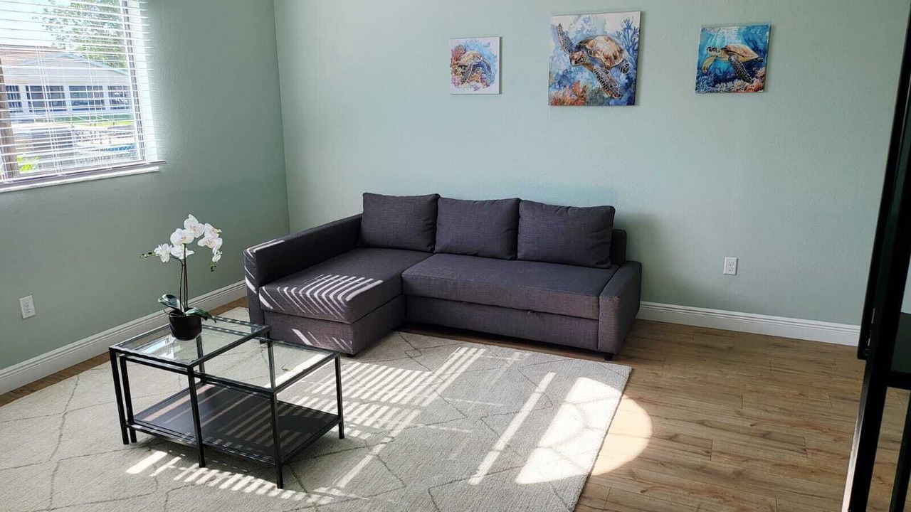 Photo of Livingroom in Killarney Shores To The Gulf