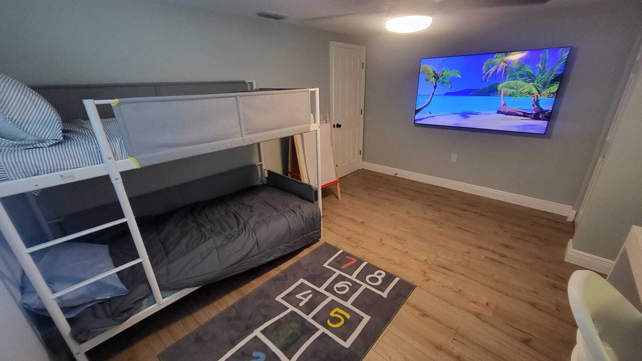 Photo of Bedroom in Killarney Shores To The Gulf