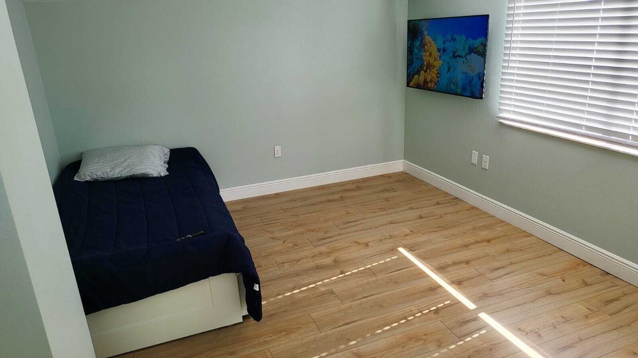 Photo of Bedroom in Killarney Shores To The Gulf