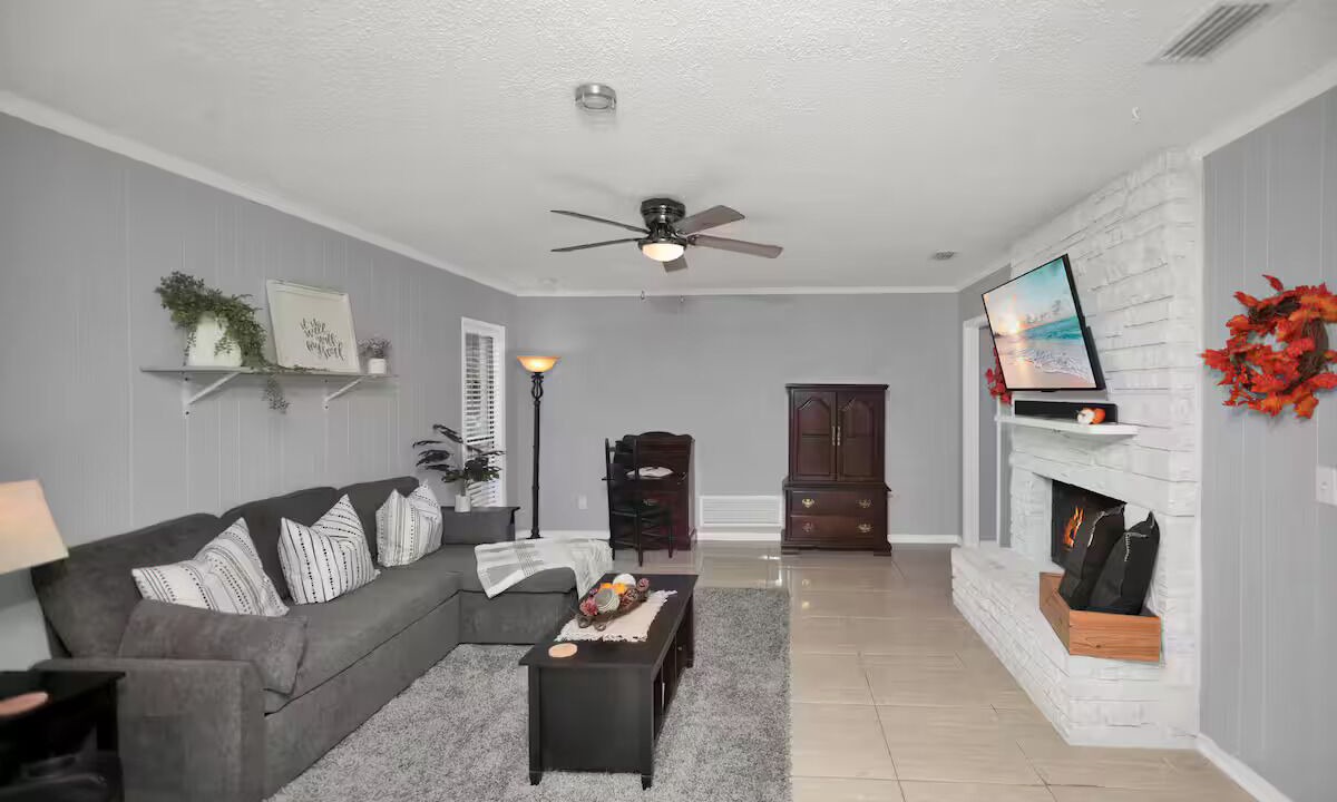 Photo of Livingroom in Jacksonville