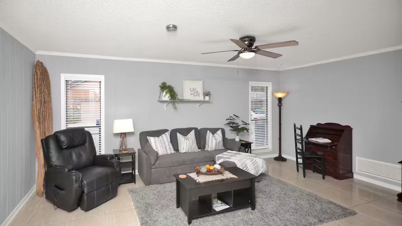 Photo of Livingroom in Jacksonville