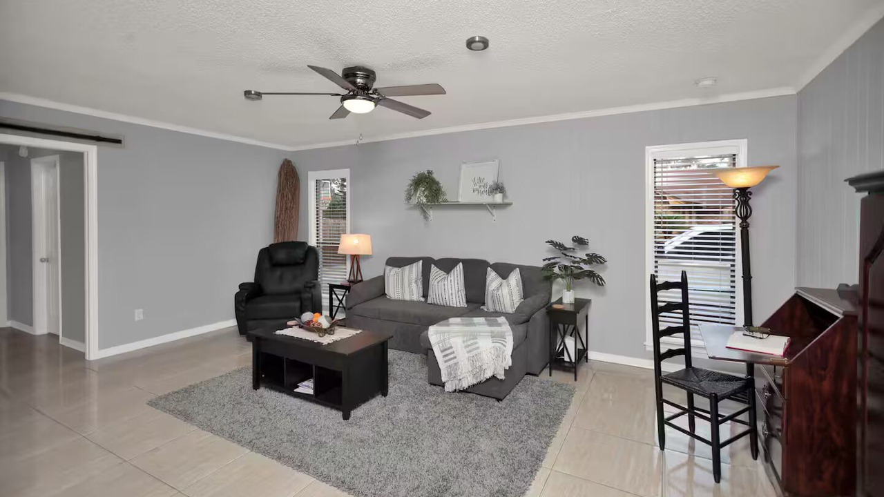 Photo of Livingroom in Jacksonville