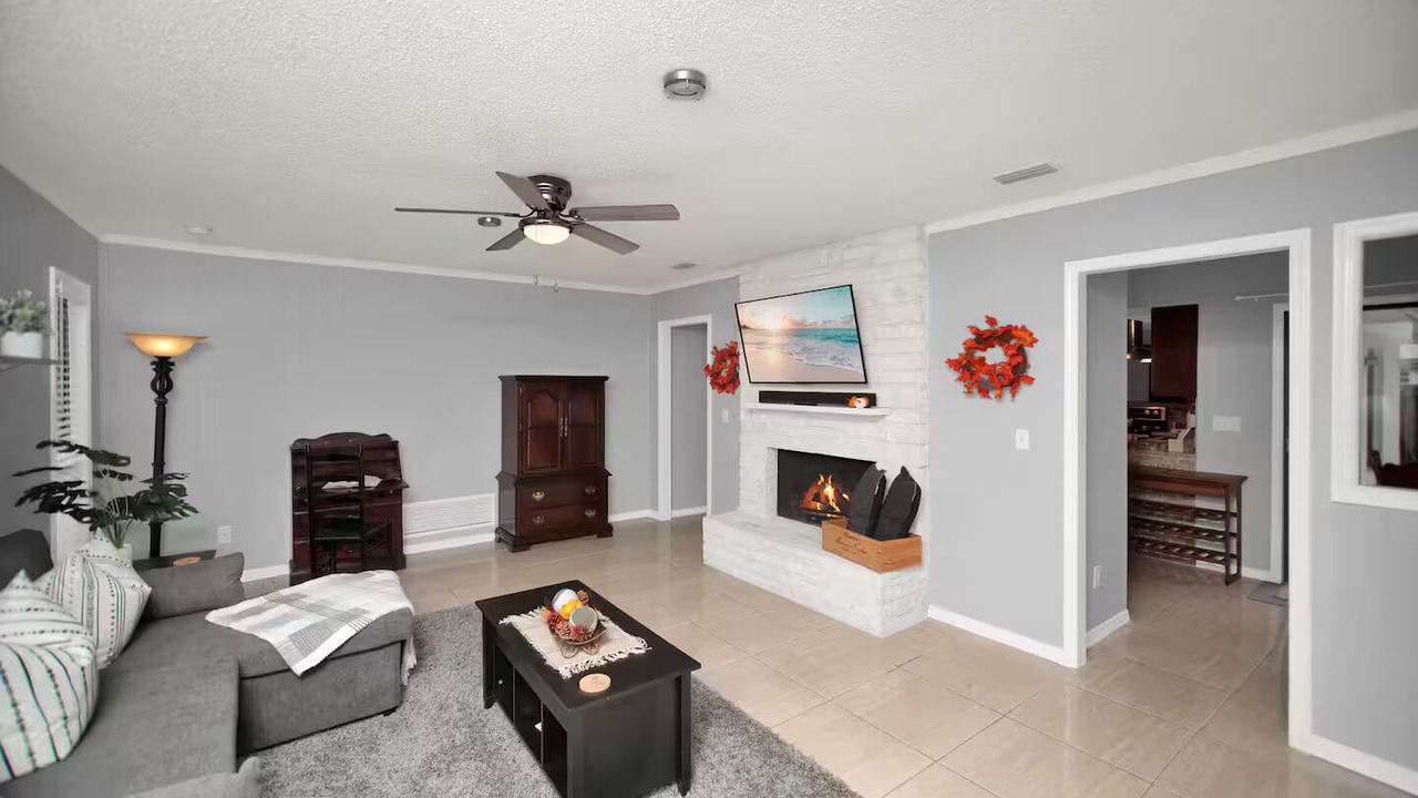 Photo of Livingroom in Jacksonville