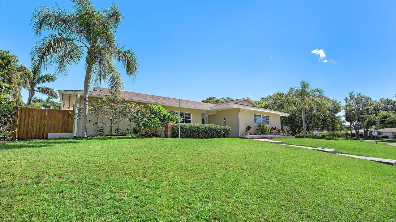 Photo of Outdoor in Harbor Hills