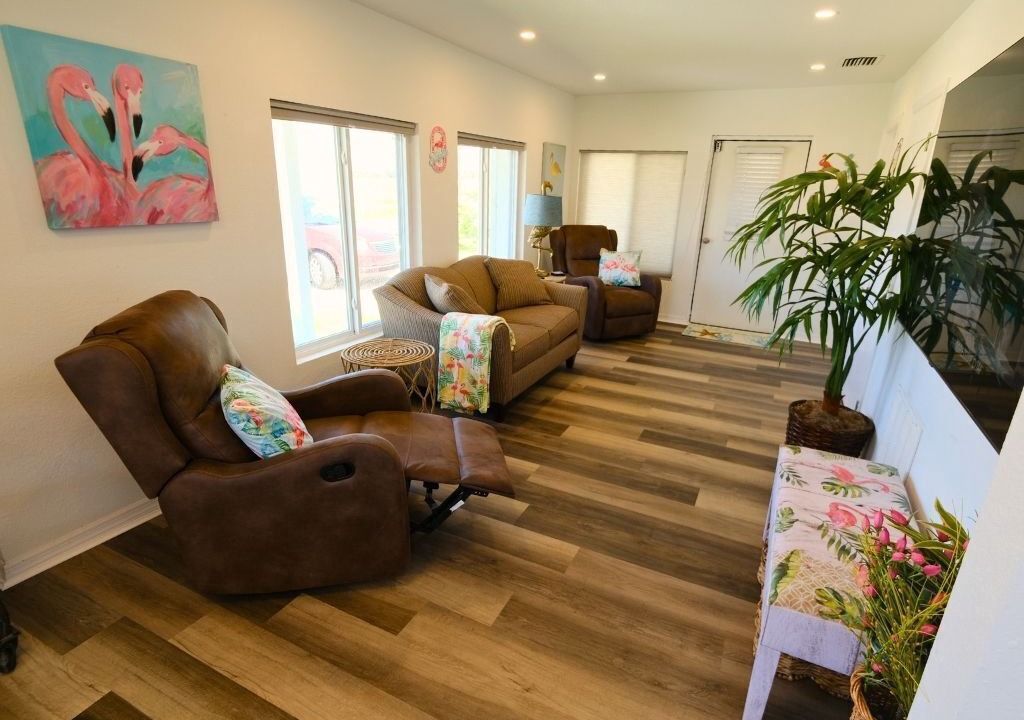 Photo of Livingroom in Flamingo Bay