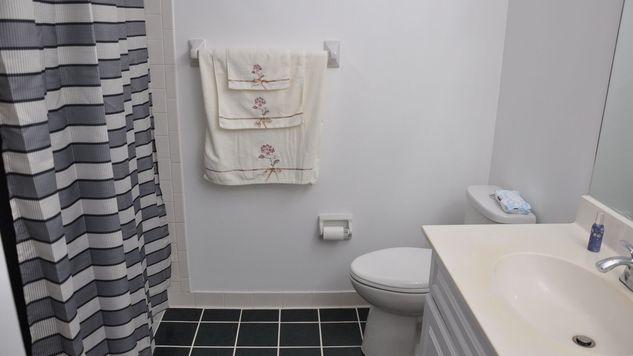 Photo of Bathroom in Crown Pointe