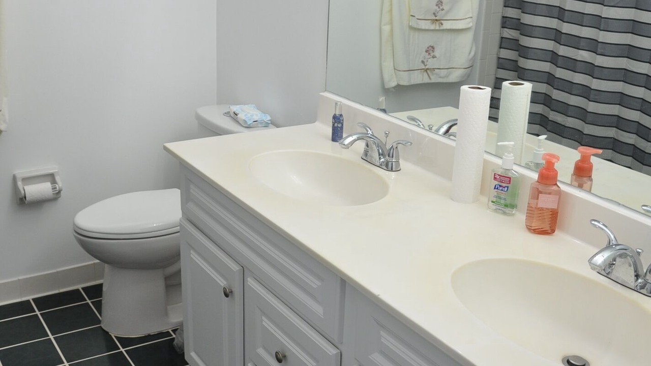Photo of Bathroom in Crown Pointe