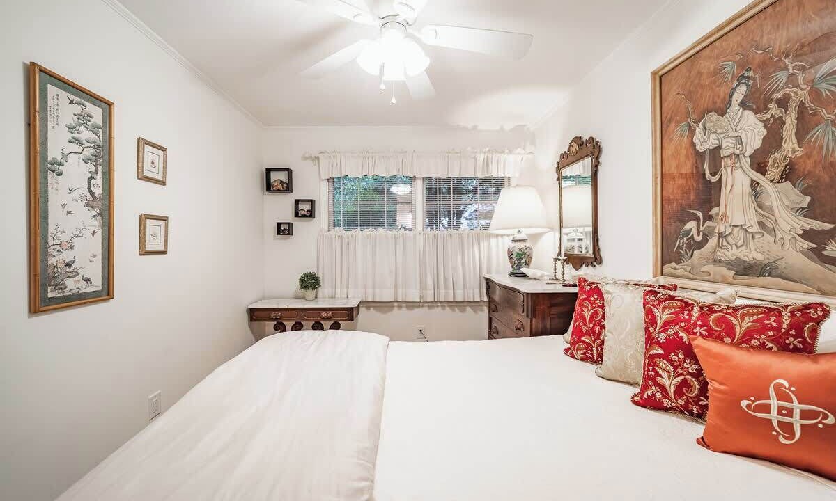 Photo of Bedroom in Mirror Lake