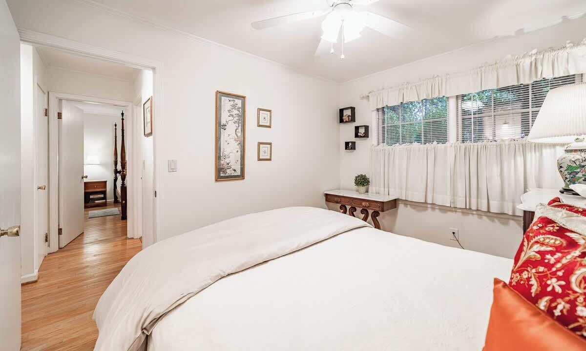 Photo of Bedroom in Mirror Lake