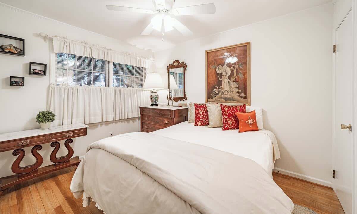Photo of Bedroom in Mirror Lake