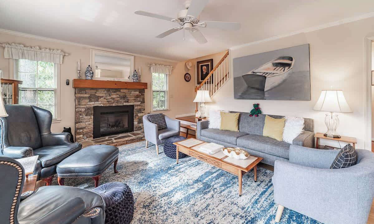 Photo of Livingroom in Mirror Lake
