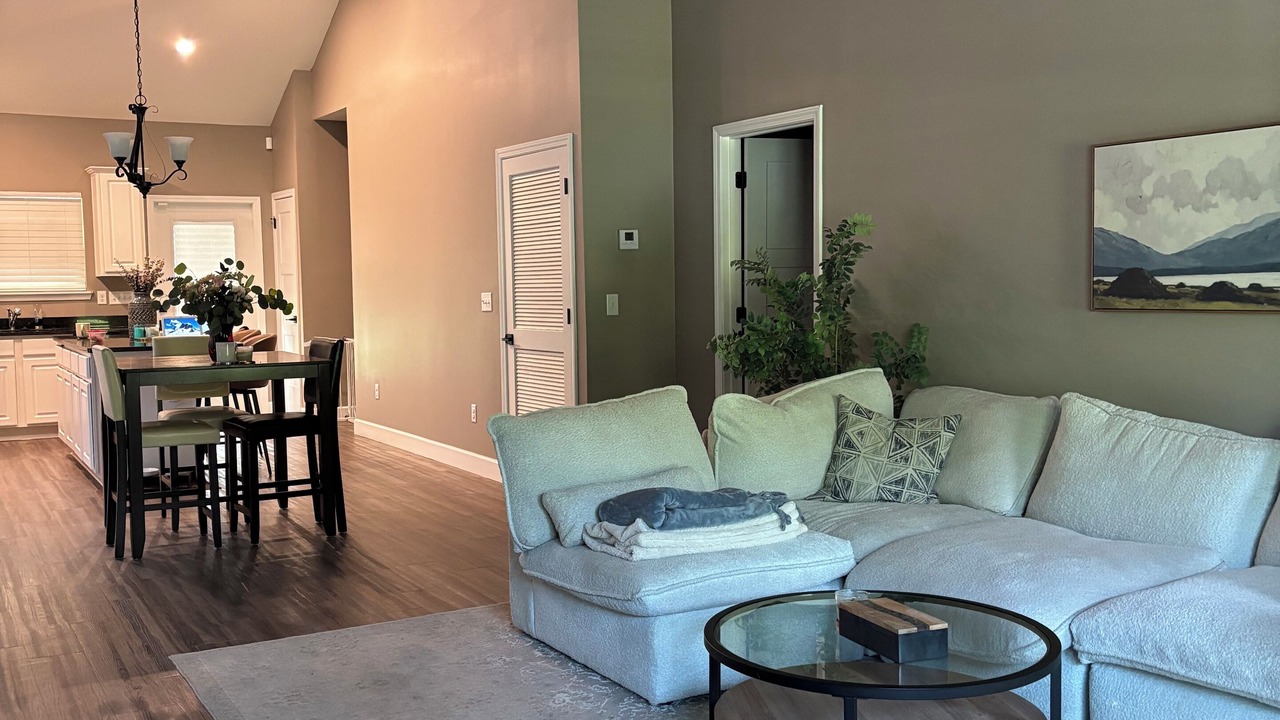 Photo of Livingroom in Doctors Inlet