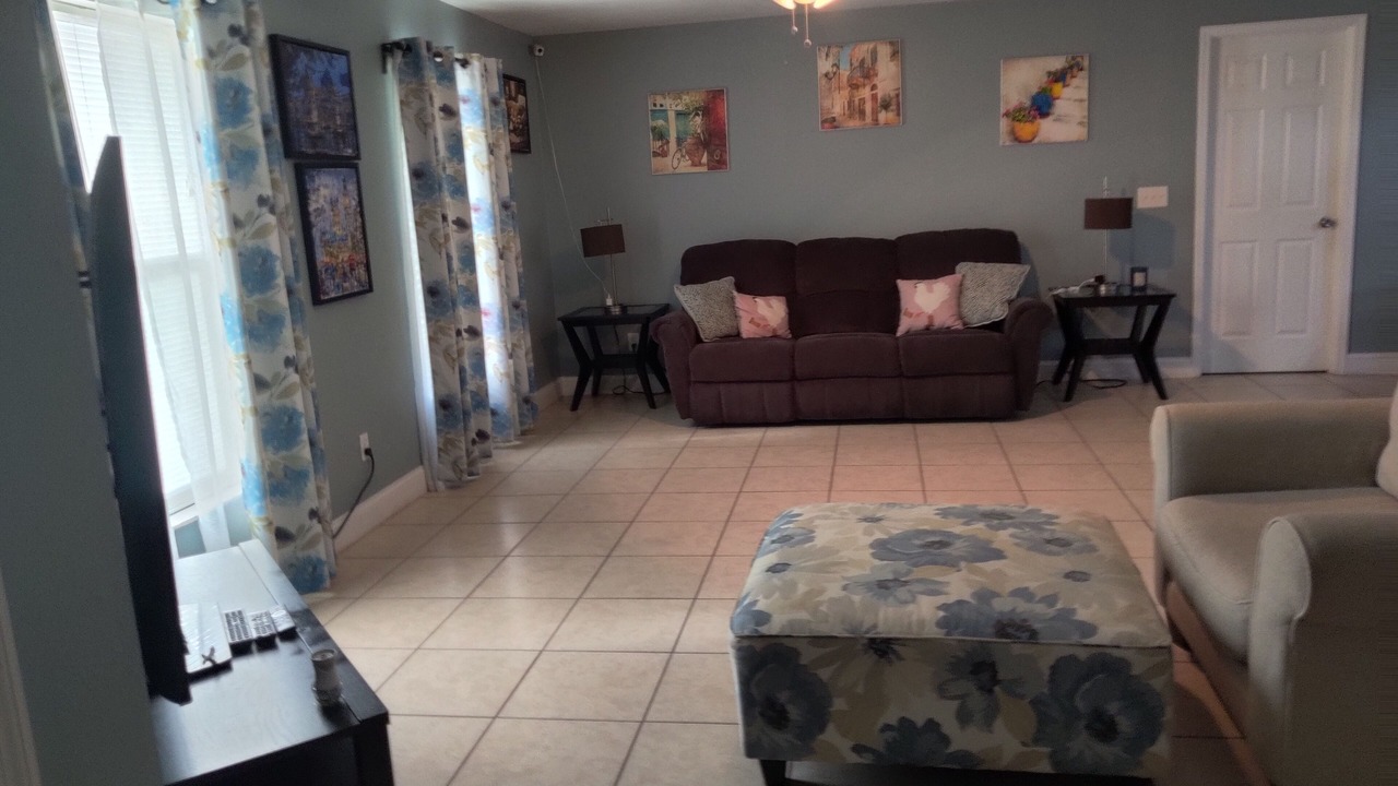 Photo of Livingroom in Longwood