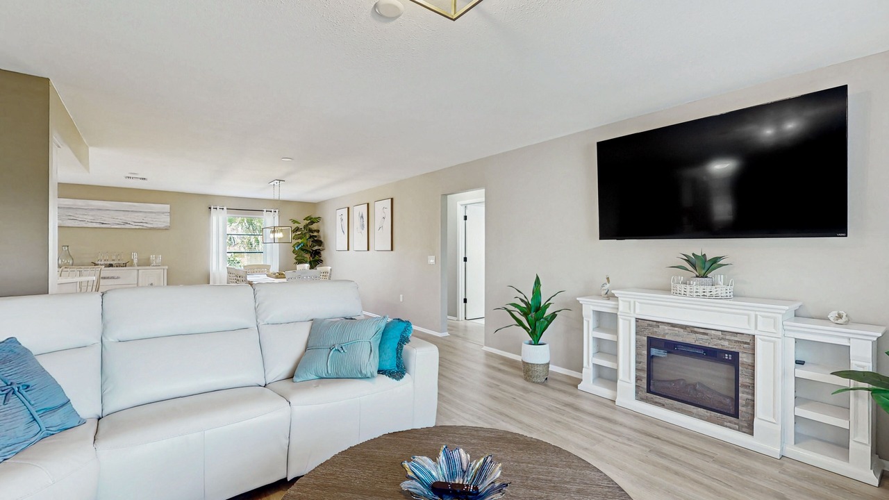 Photo of Livingroom in Englewood East