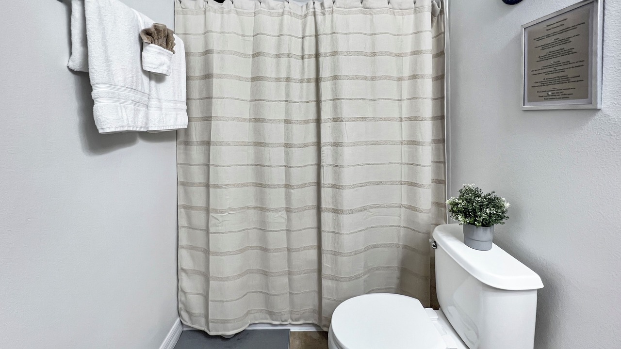 Photo of Bathroom in Crestwynd Bay