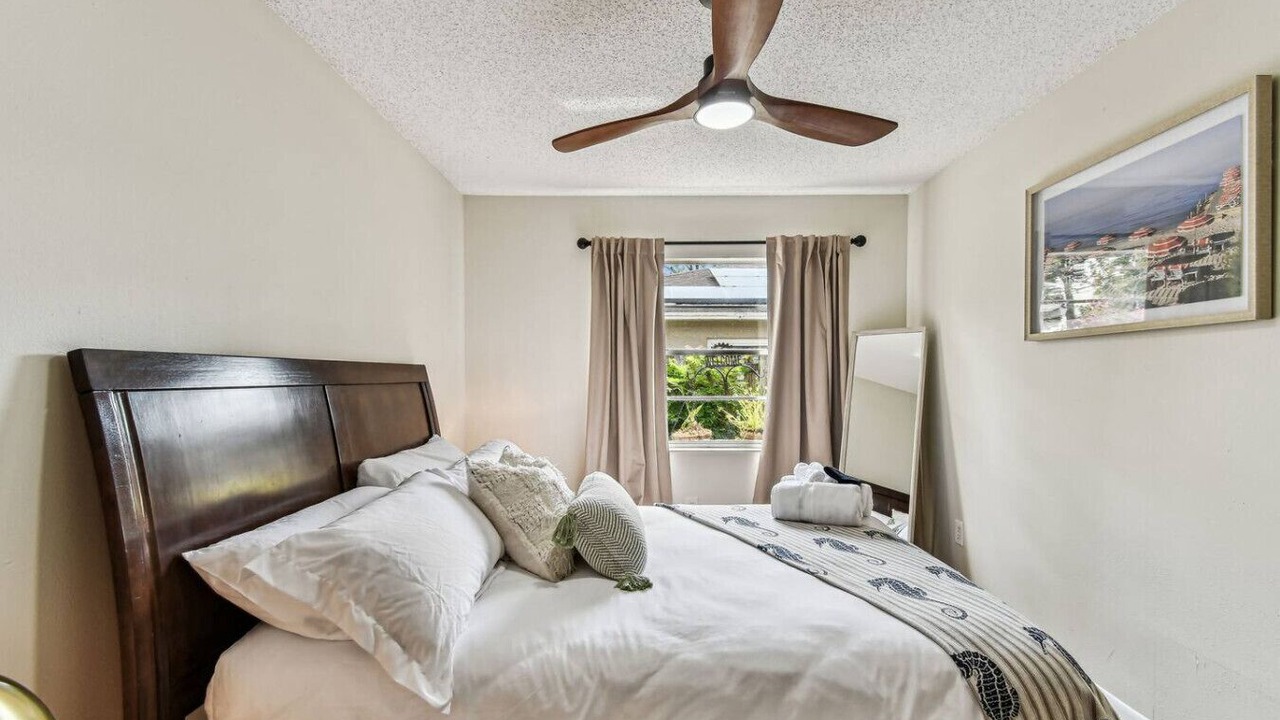 Photo of Bedroom in Mount Plymouth
