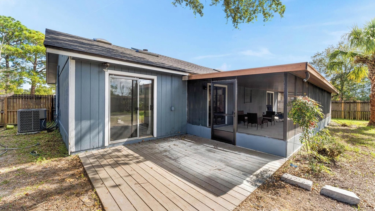 Photo of Outdoor in Sandalwood