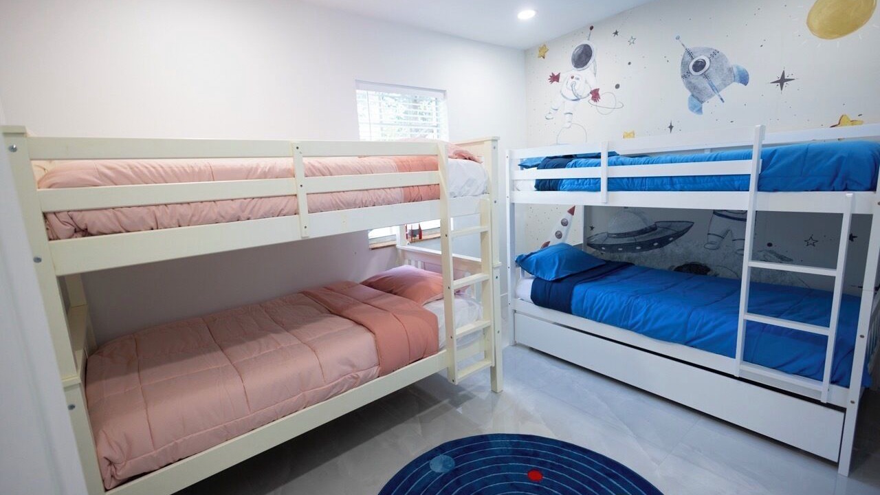 Photo of Bedroom in Royal Poinciana
