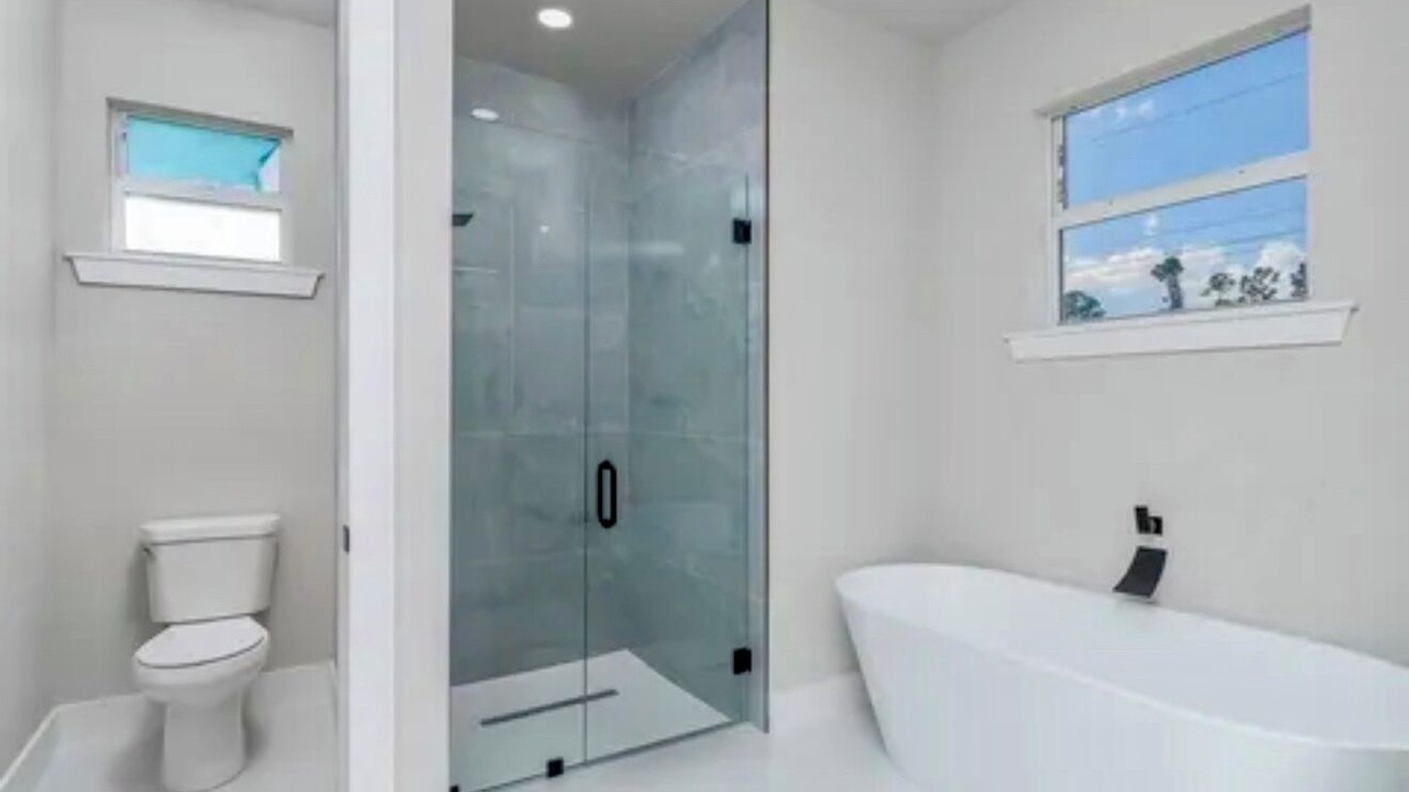 Photo of Bathroom in Eisenhower