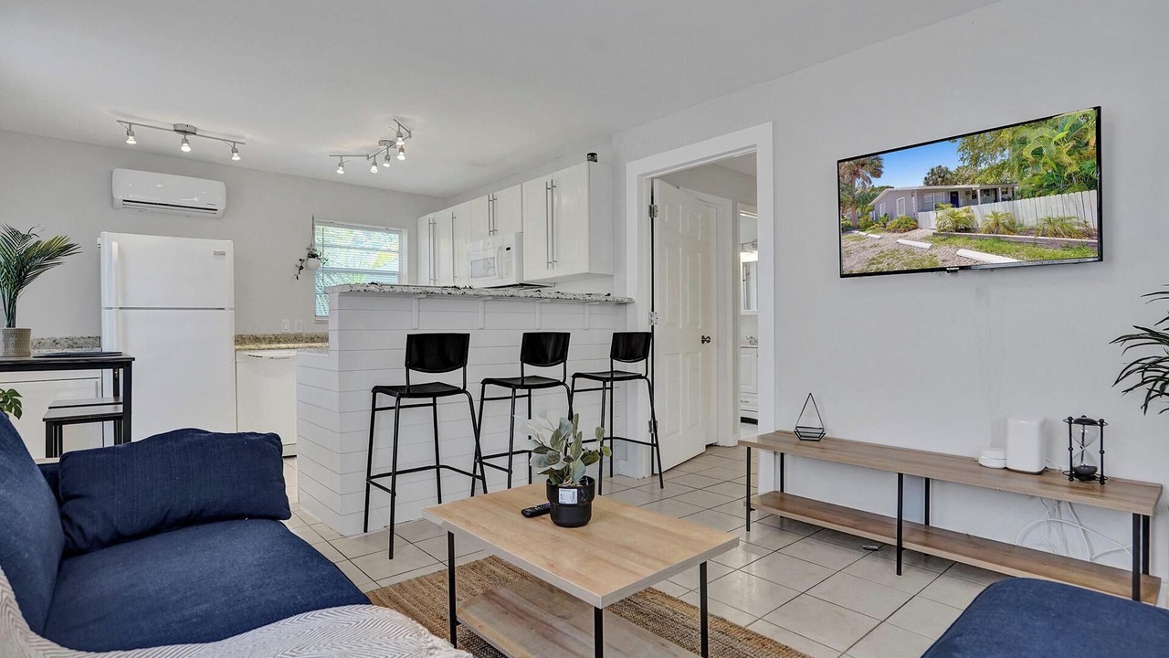 Photo of Livingroom in Middle River Terrace
