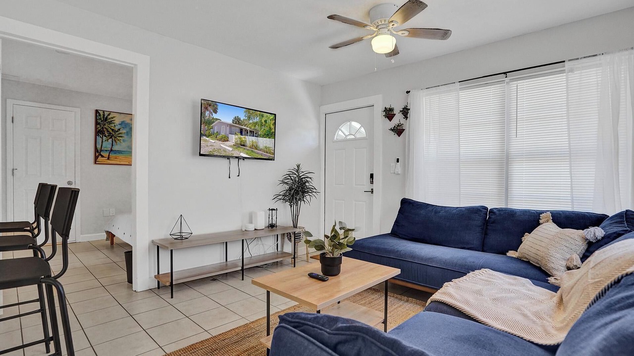 Photo of Livingroom in Middle River Terrace