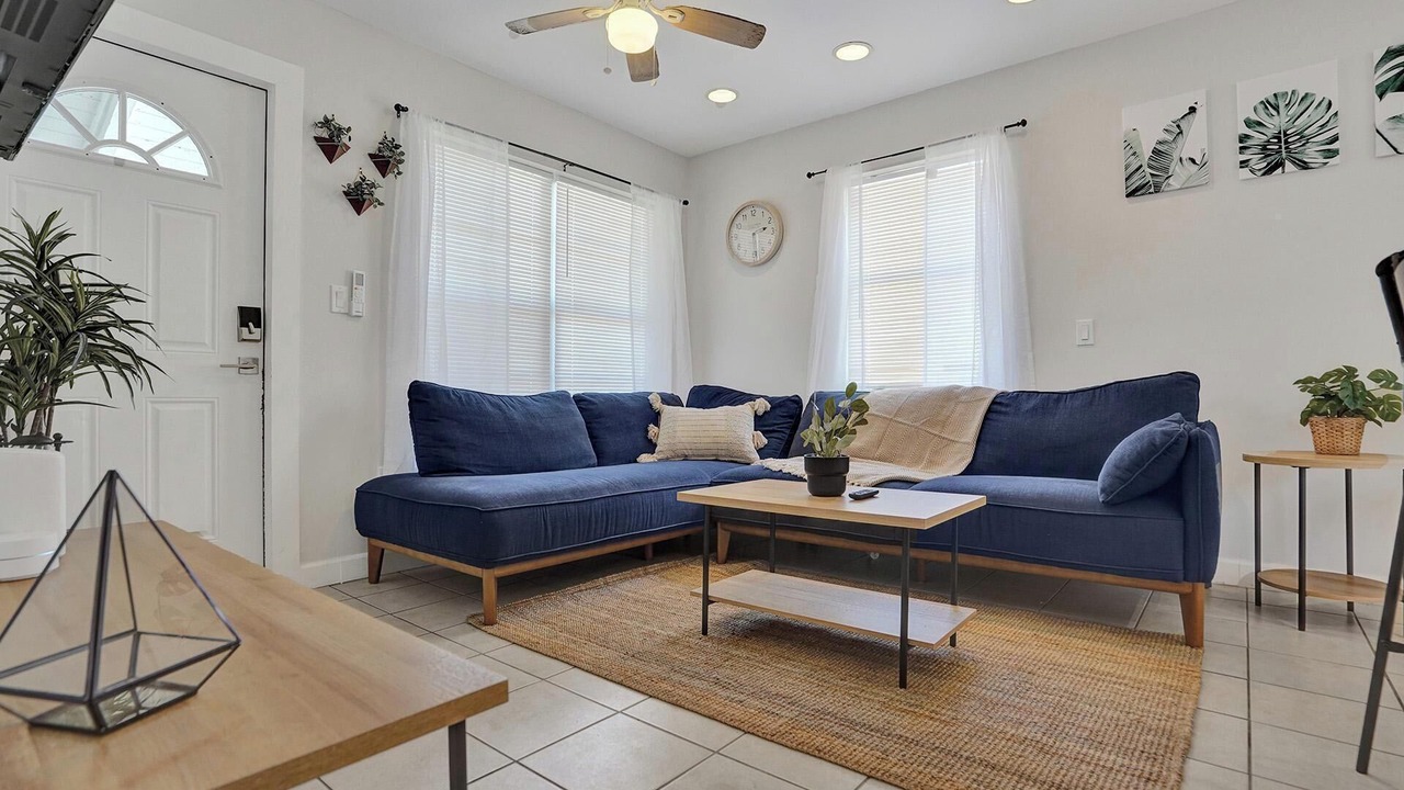 Photo of Livingroom in Middle River Terrace