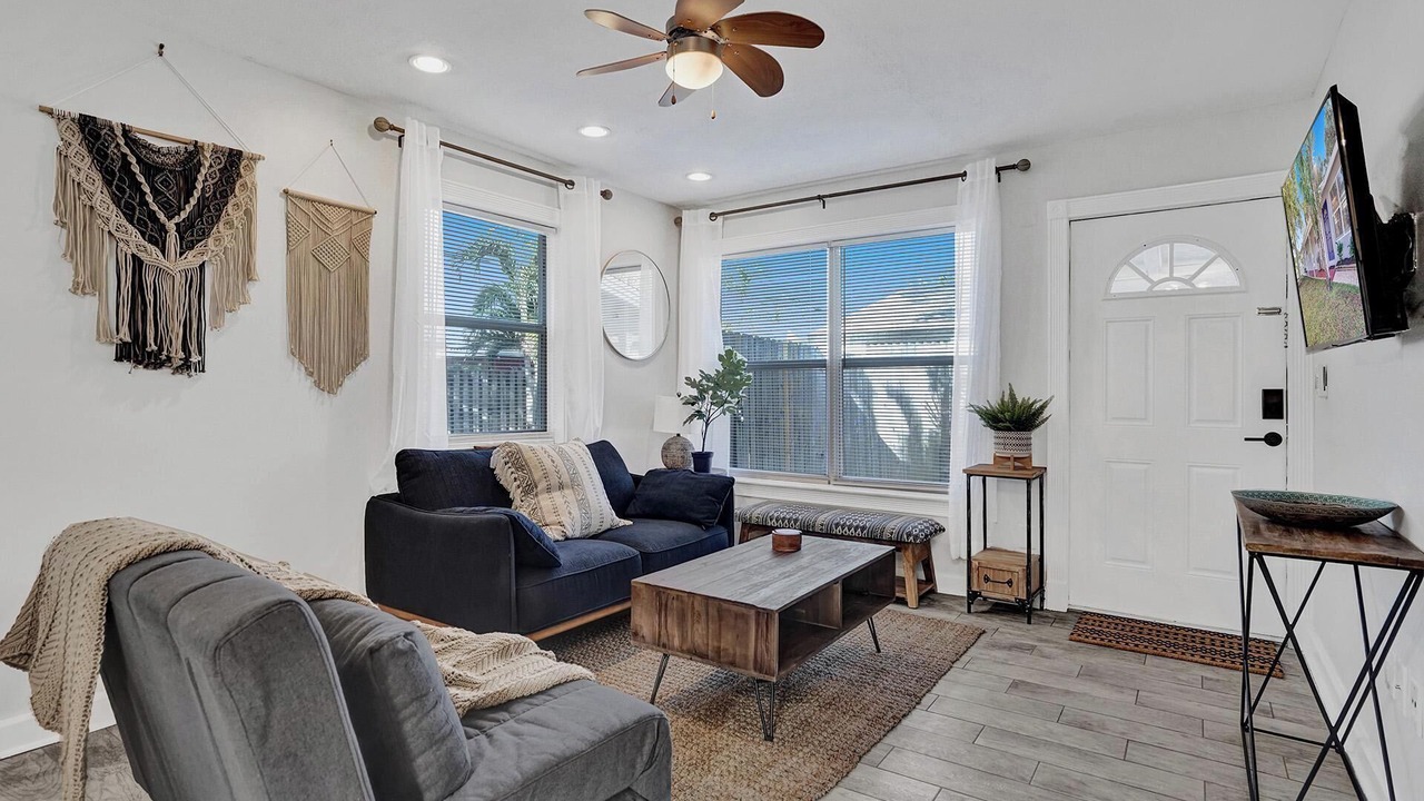 Photo of Livingroom in Middle River Terrace