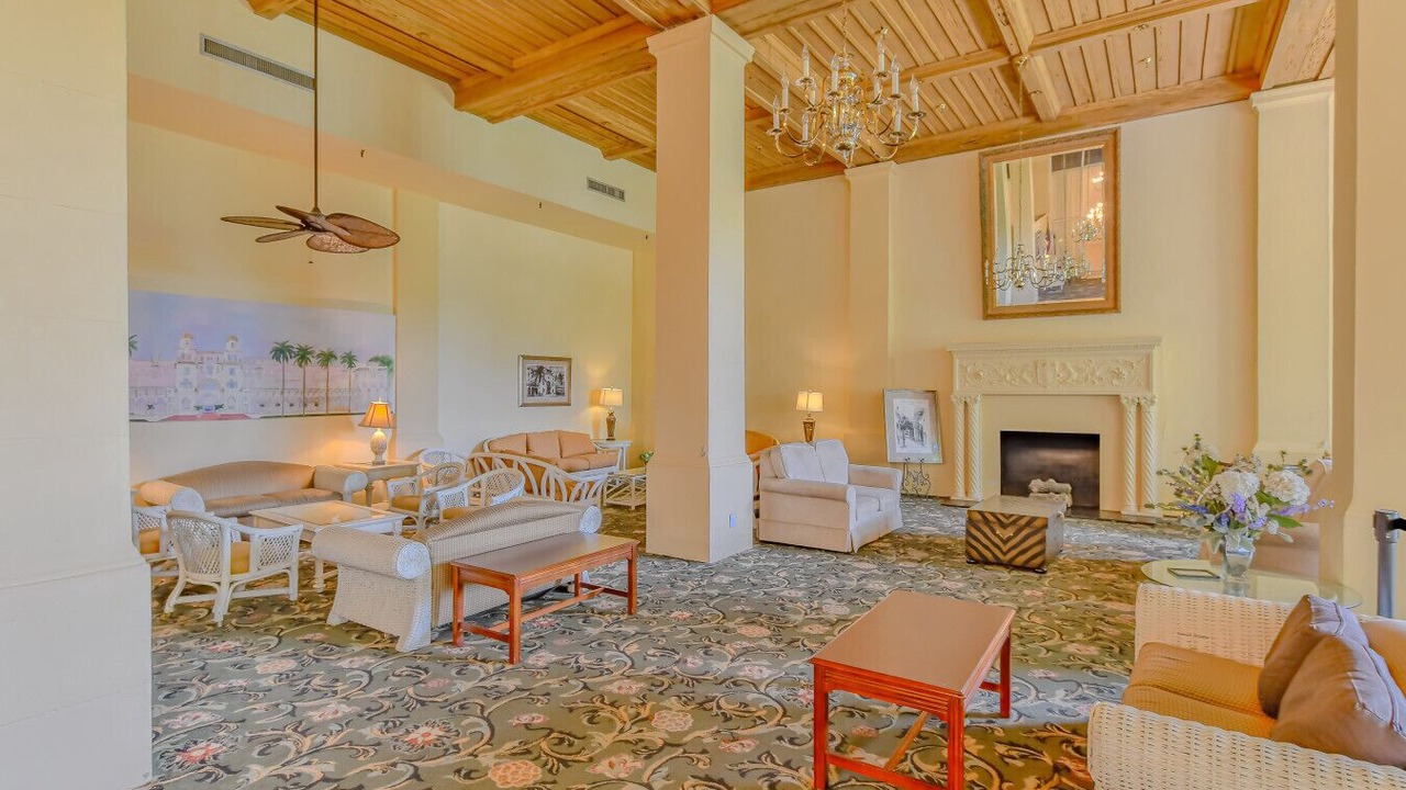 Photo of Livingroom in Palm Beach - West Palm Beach