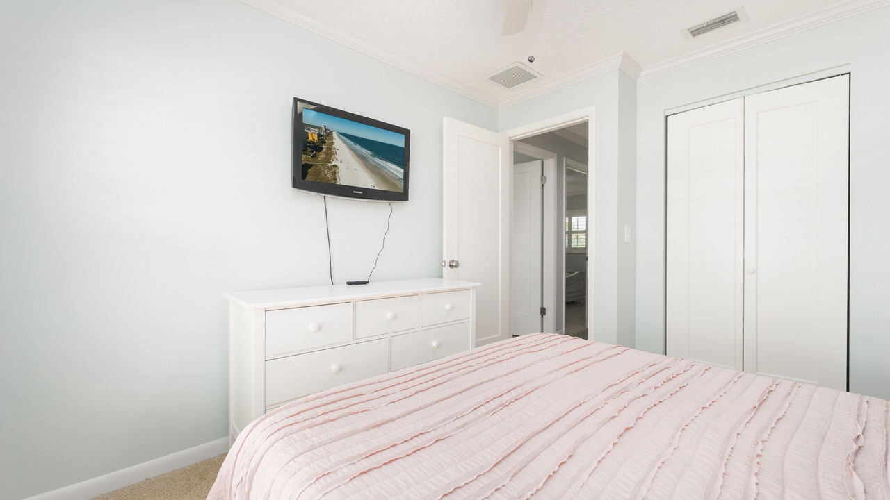 Photo of Bedroom in Neptune Beach