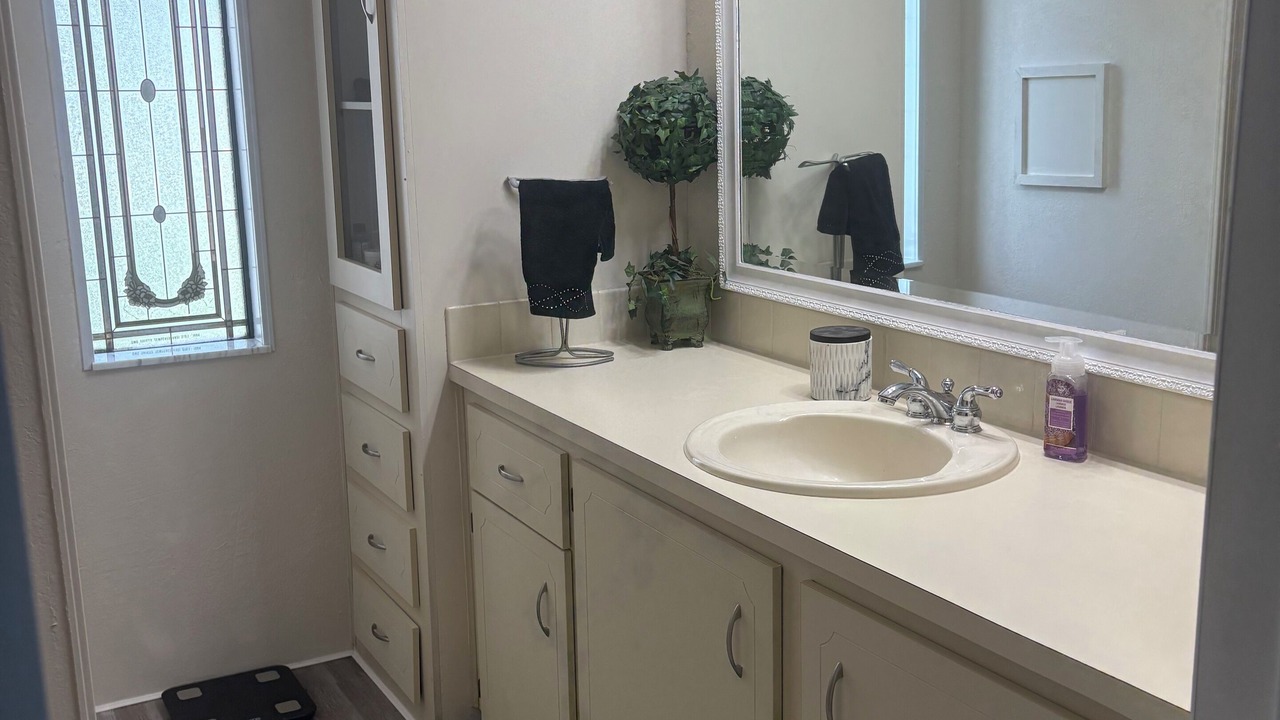 Photo of Bathroom in Jacarandas