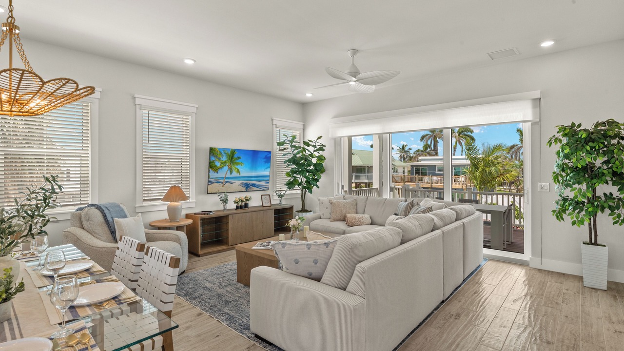 Photo of Livingroom in Mid Island