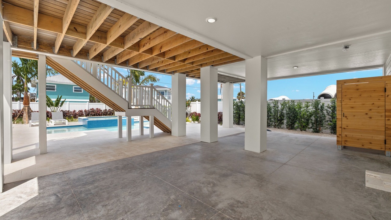 Photo of Outdoor in Mid Island