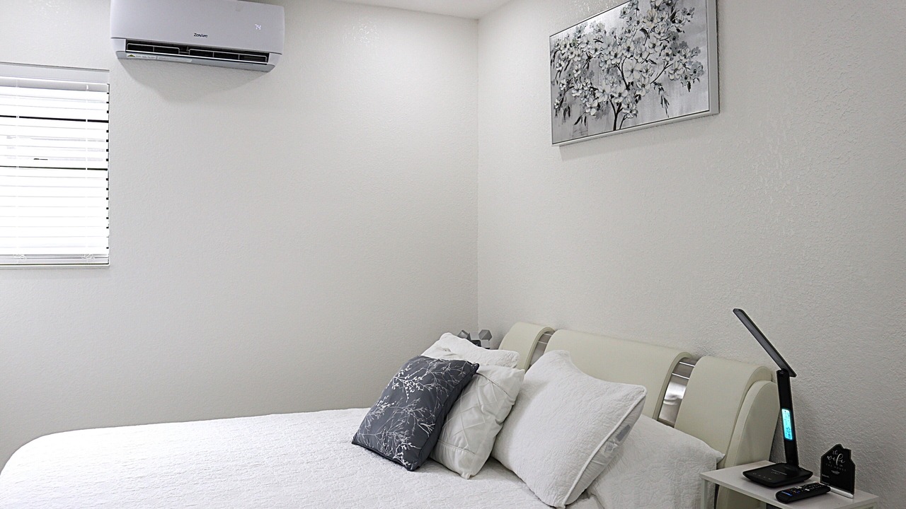 Photo of Bedroom in Lakeview Village