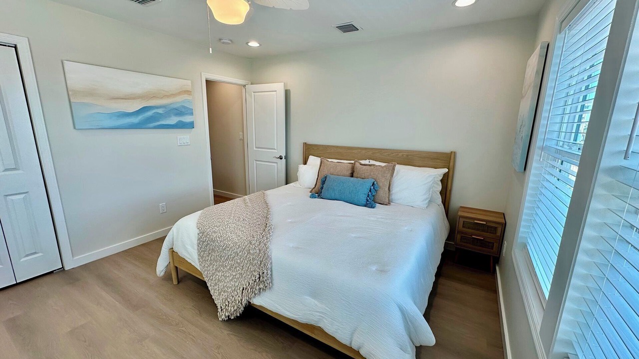Photo of Bedroom in Mid Island