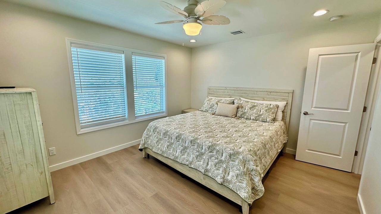 Photo of Bedroom in Mid Island