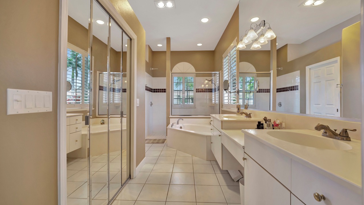 Photo of Bathroom in River Pointe