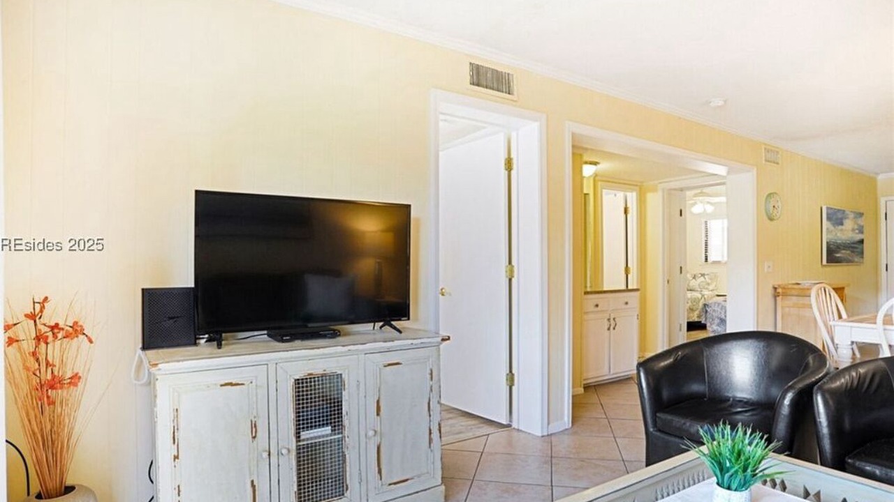 Photo of Livingroom in Folly Field