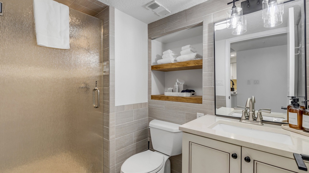 Photo of Bathroom in Seawinds Condo