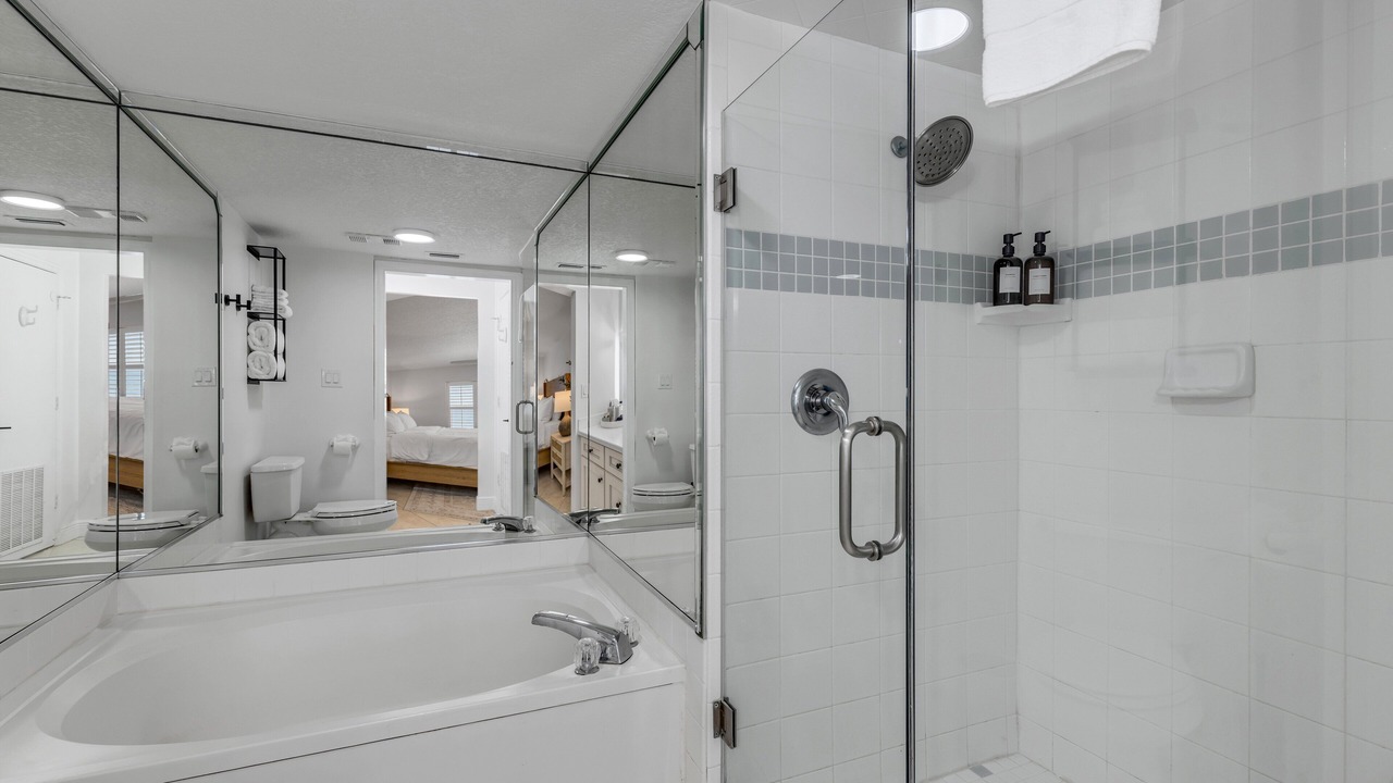Photo of Bathroom in Seawinds Condo