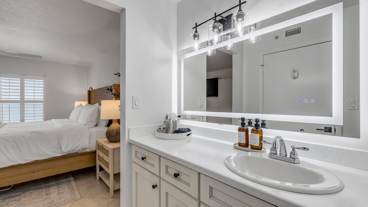 Photo of Bathroom in Seawinds Condo