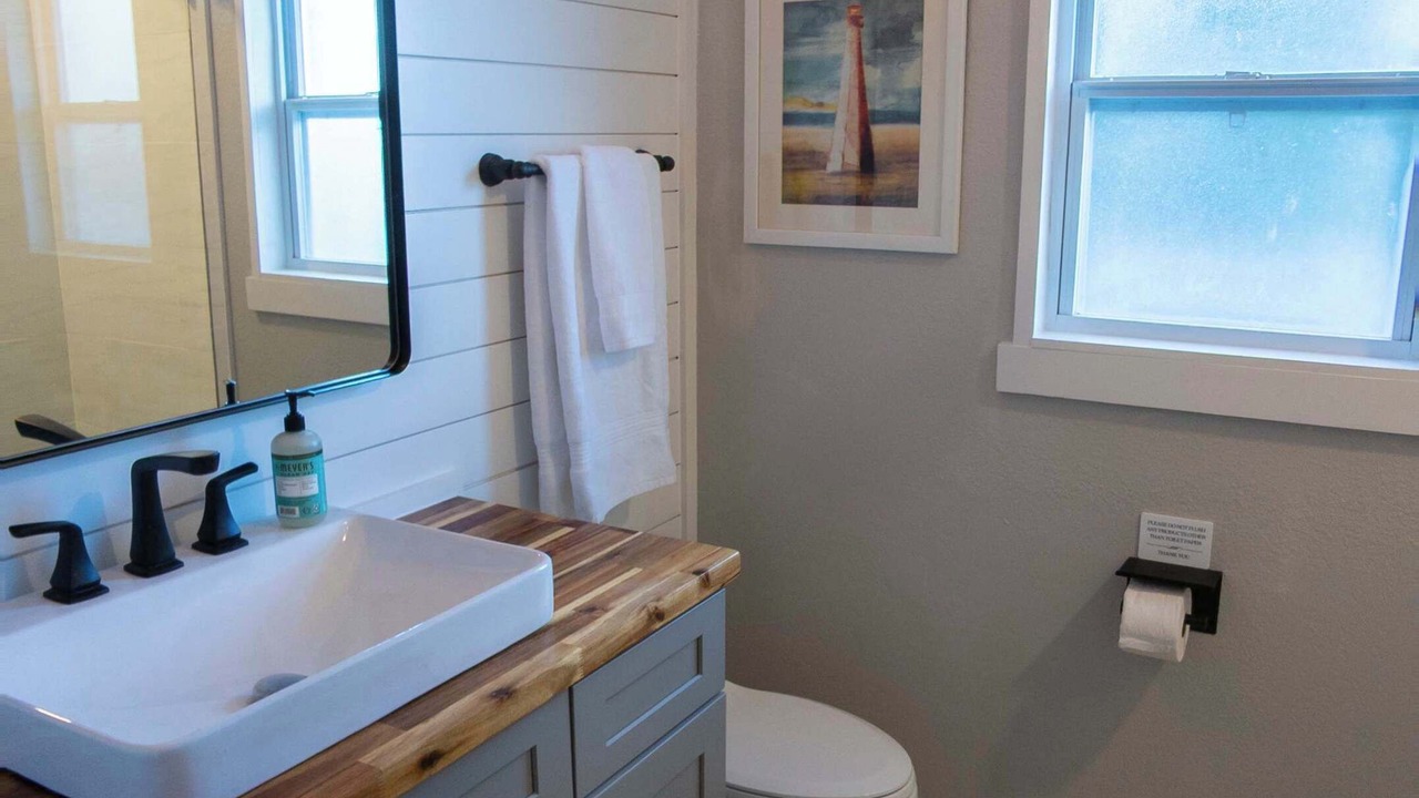 Photo of Bathroom in Venetian Way