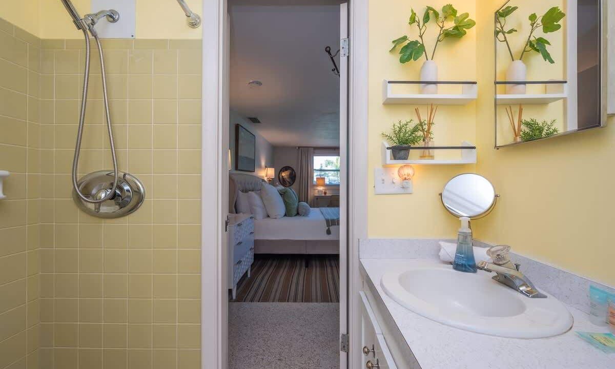 Photo of Bathroom in Gulf Gate Estates