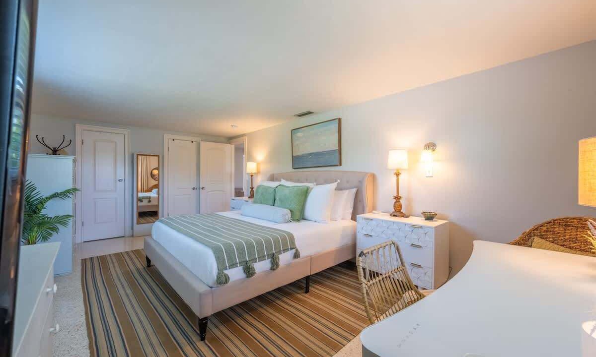 Photo of Bedroom in Gulf Gate Estates