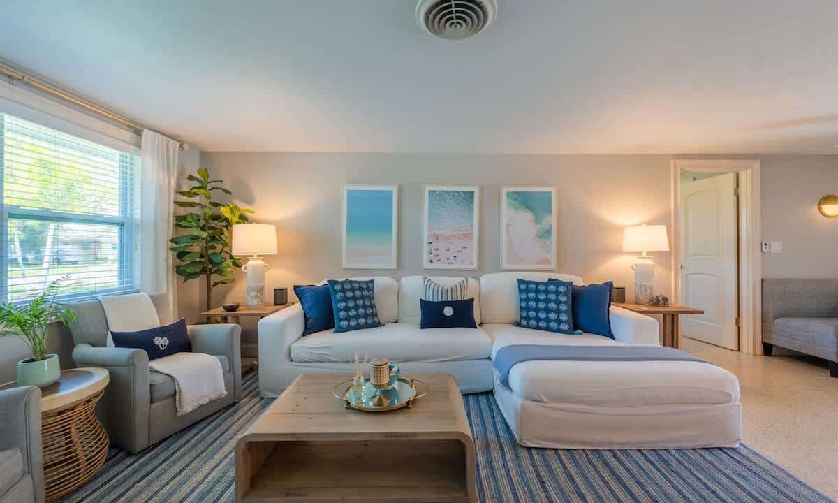Photo of Livingroom in Gulf Gate Estates